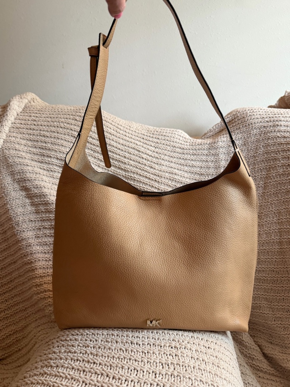 NWT Michael Kors Junie Hobo Butternut Pebbled Leather Shoulder Bag w/ Dust Bag